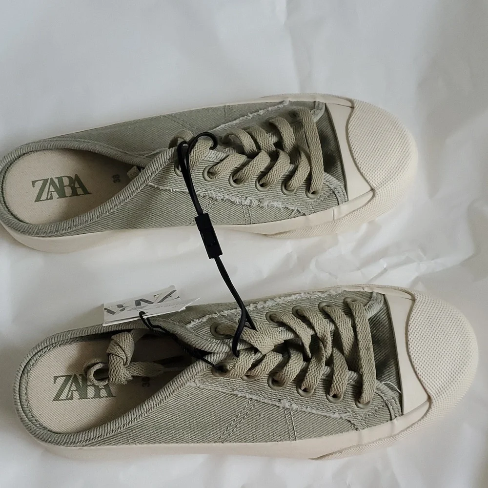 ZARA OPEN BACK CASUAL SNEAKERS